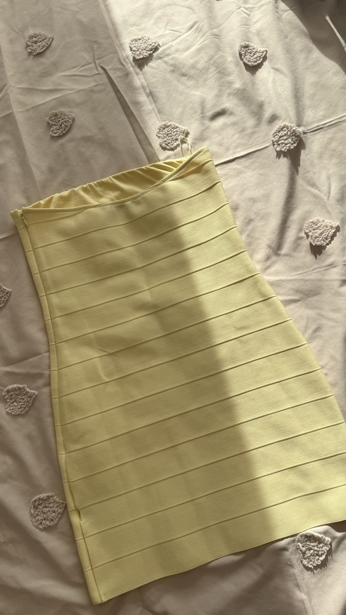 Bershka Vestiti: Robe bustier Bershka jaune taille M  – Nuovo (secondo la descrizione) da Biel/Bienne venduto da diana.diana 2