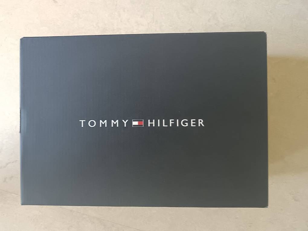 Chaussures femmes: Tommy Hilfiger Sneakers – D'occasion à Glattbrugg par cam_wsk9 1