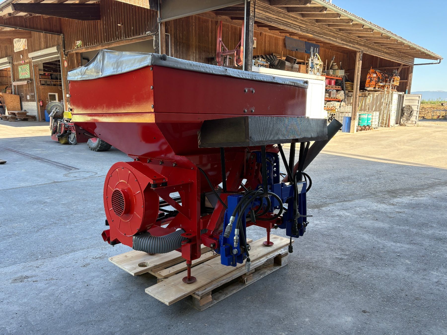 Tutte le macchine: Frontank Kuhn – Usato da Rizenbach venduto da Farmwork 2
