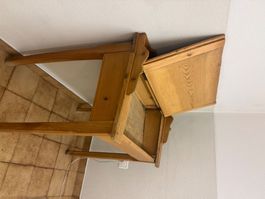 Pupitre scolaire ancien en bois massif, état d'occasion