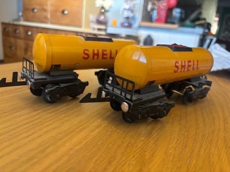 Modellini di ferrovie: Deux wagons Shell sans marque  – Usato da Orbe venduto da car_8grw 2
