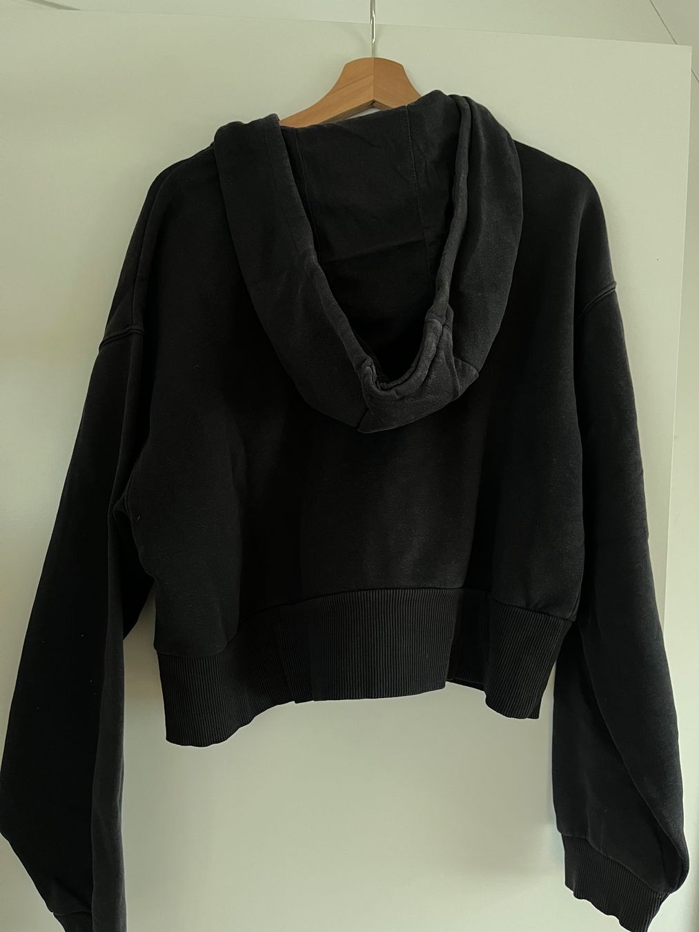 Reebok Pullover & Sweatshirts: Reebok Sweatjacke Crop – Gebraucht aus Kilchberg ZH von jeanne.00 2