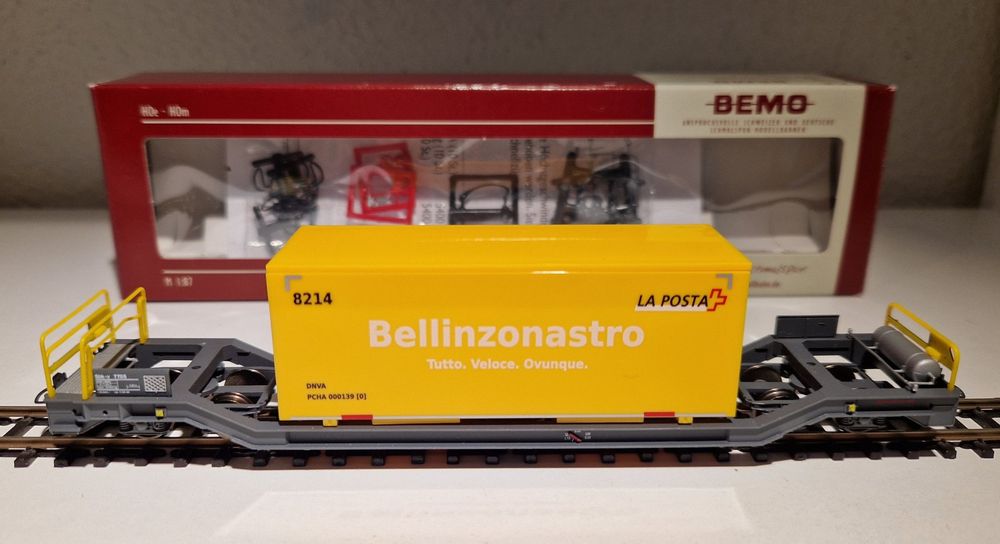 RhB Tragwagen Sbk-v 7705 mit Post "Bellinzonastro", Bemo HOm 1