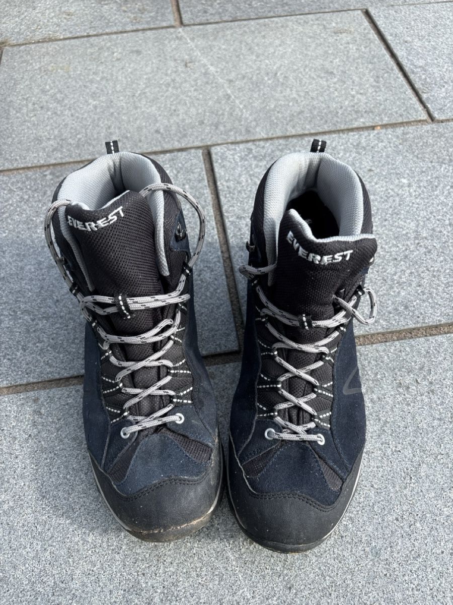 Everest Scarpe da uomo: Wanderschuhe Everest blau Grösse 44  – Usato da Dintikon venduto da lo-ko