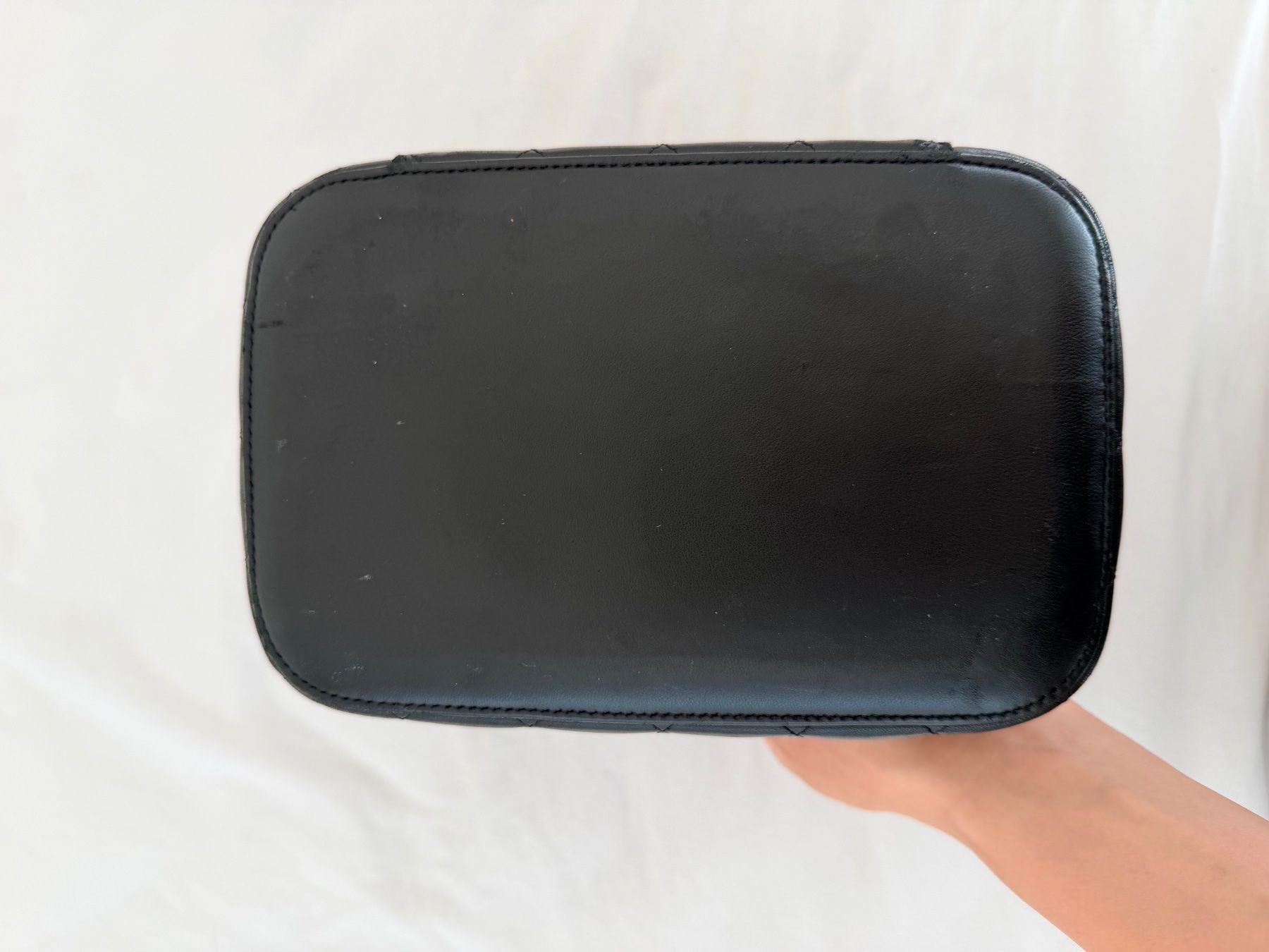 Chanel Custodie per cosmetici: Chanel Vanity Case schwarz Leder – Usato da Roggwil TG venduto da est_r5x7 6