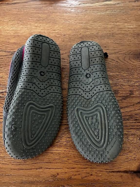 Schuhe für Jungen: Badeschuhe Grösse 32-34 – Gebraucht aus Luzern von Yok3 1