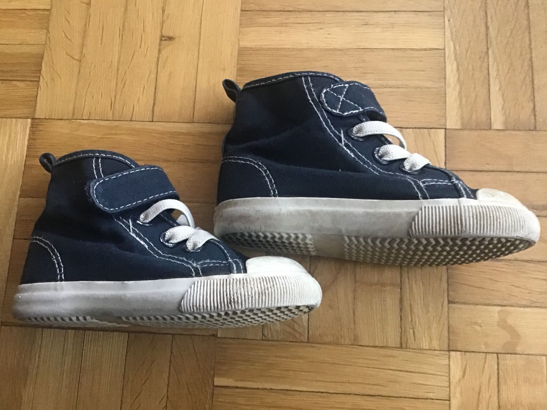 H&M Scarpe per ragazze: Stoffschuhe von H&M Grösse 20/21 – Usato da Emmenbrücke venduto da Hathor123 1