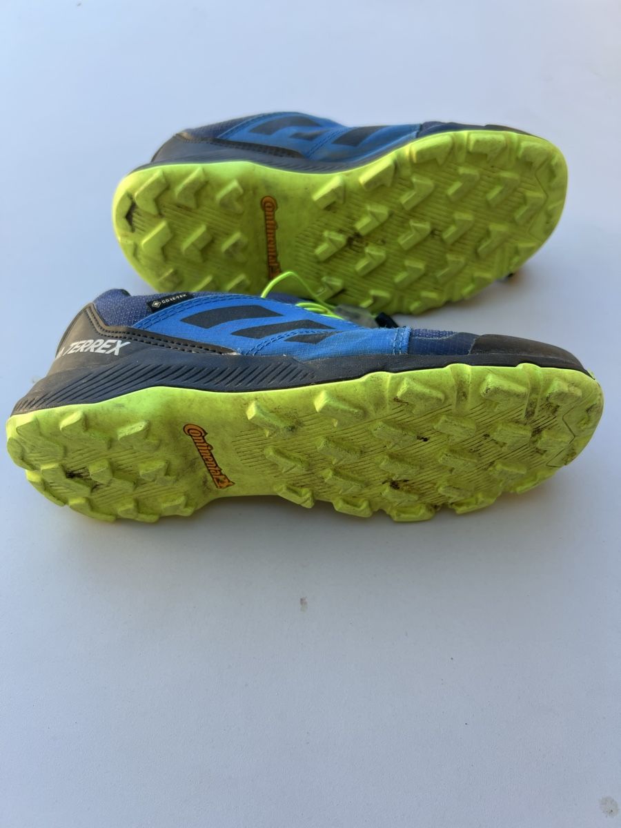 Adidas Schuhe für Jungen: Adidas Terrex Trekkingschuhe Gr. 33 – Gebraucht aus Heiligkreuz (Mels) von fodo 2