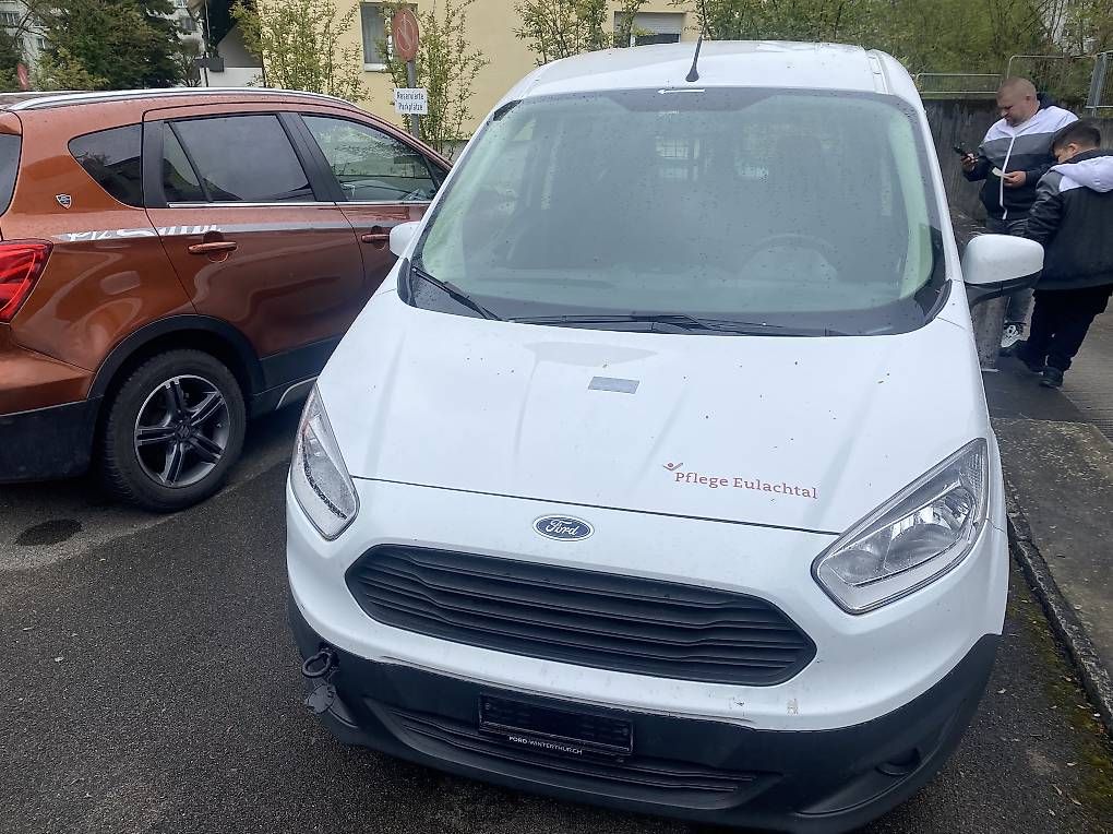 Veicoli commerciali: Ford Transit Courier 2015 1.0 Liter   mit Klima  – Usato da Winterthur venduto da Sinoregi 3