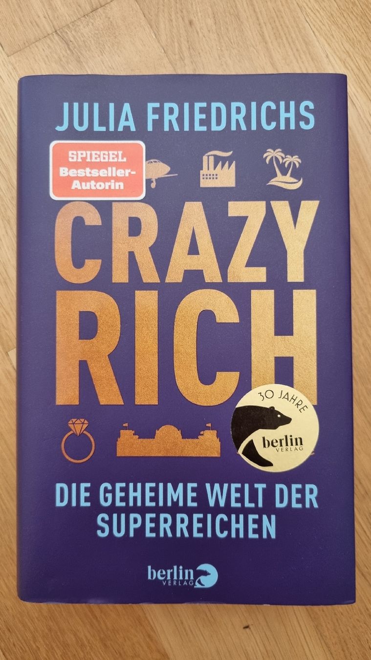 Libri: Buch "Crazy rich" Julia Friedrichs – Nuovo (secondo la descrizione) da Wauwil venduto da lin_hn8v