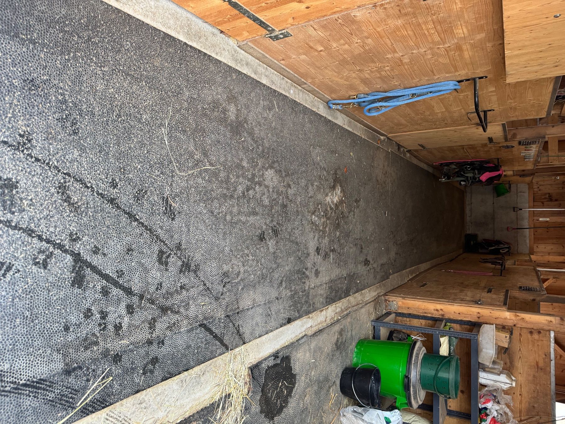 Bodenmatten: Gummimatten für Stall oder Werkstatt 126m2 – Gebraucht aus Kümmertshausen von zeh_9mp7 2
