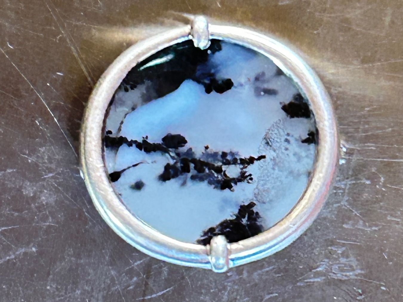 Broschen & Nadeln: Handgefertigte Achat BROSCHE in Silber gefasst – Gebraucht aus Basel von bellespirit