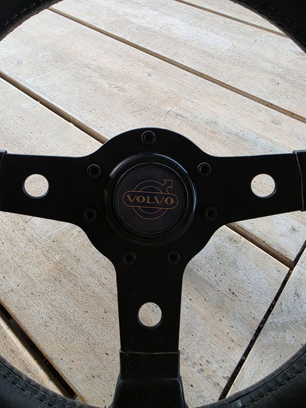 Volvo Alle Autoersatzteile: altes Oldtimer Lenkrad Auto Youngtimer Zubehör Volvo 31 cm – Gebraucht aus Walterswil BE von Lonitti 1