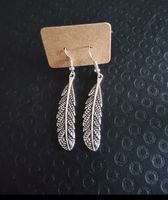 Paire de boucles d'oreilles fantaisie plume argenté