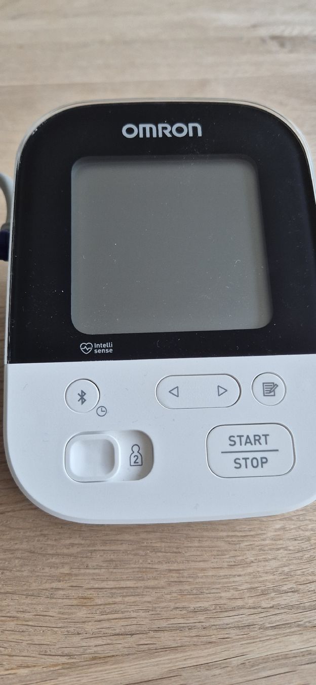 Omron Attrezzature mediche: Omron M4 Intelli IT – Usato da Freienwil venduto da Trose