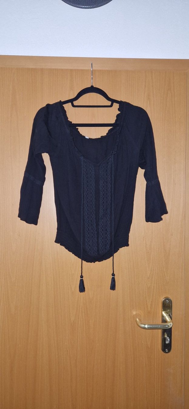 Blusen: Schöne Bluse schwarz – Gebraucht aus Bubendorf von ang_b829