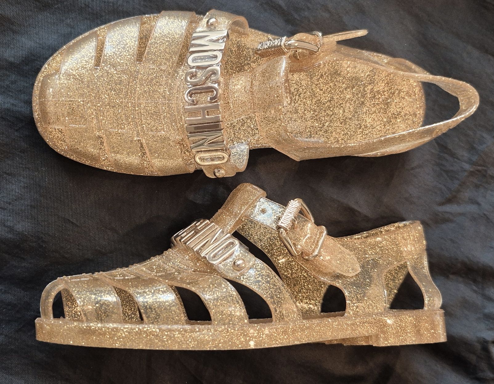 Moschino Scarpe da donna: MOSHINO Gummi-Sandalen, Grösse 36 – Nuovo e nell'imballaggio originale da Schaffhausen venduto da Captancemo
