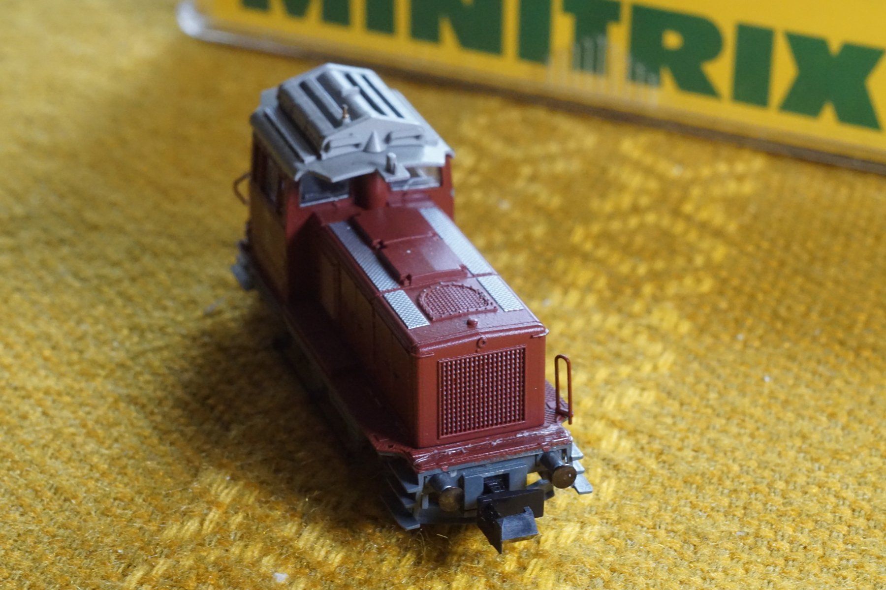 Trix Modelleisenbahnen: Minitrix Em 3/3 braun – Gebraucht aus Gränichen von iknow 4