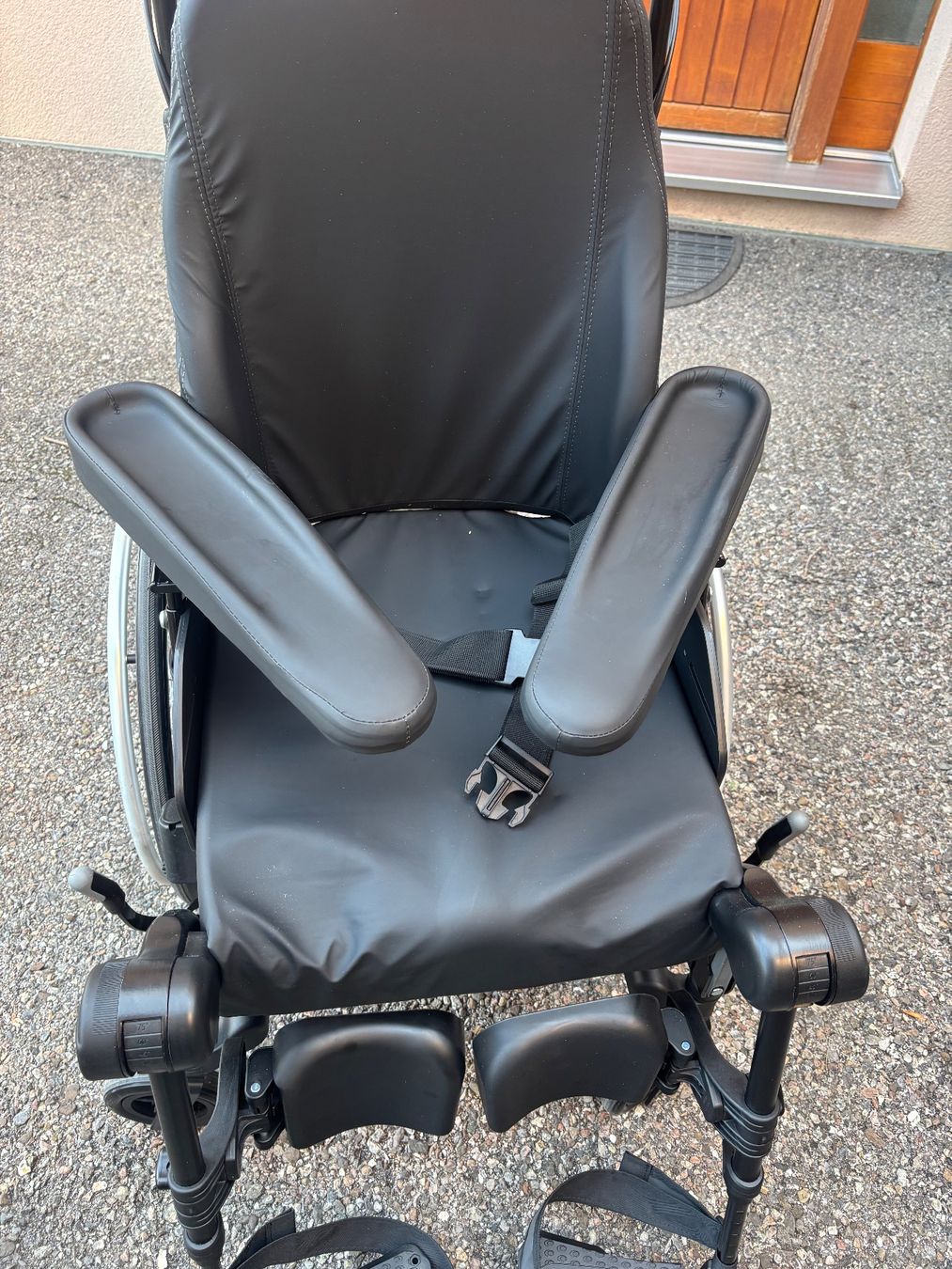 Sedie a rotelle: Fauteuil roulant multi fonction – Usato da Gland venduto da choupinoues 8