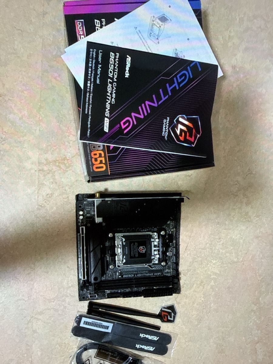 Asrock Schede madri: ASRock B650I Lightning Wifi Mini-ITX Mainboard, Top – Nuovo (secondo la descrizione) da Bäretswil venduto da vla_t5t2 7