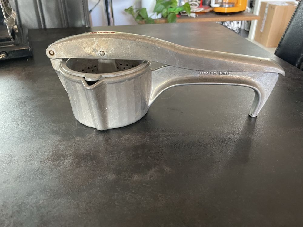 ANCIEN PETIT PRESSE agrume en Métal Argenté EUR 30,00 - FR