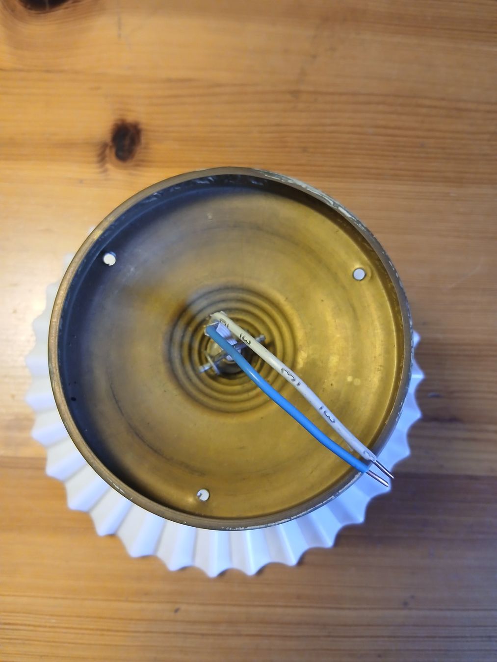 Lampadari & plafoniere: Deckenleuchte Messing mit weißem Glasschirm – Usato da Oberentfelden venduto da Trinity1945 3