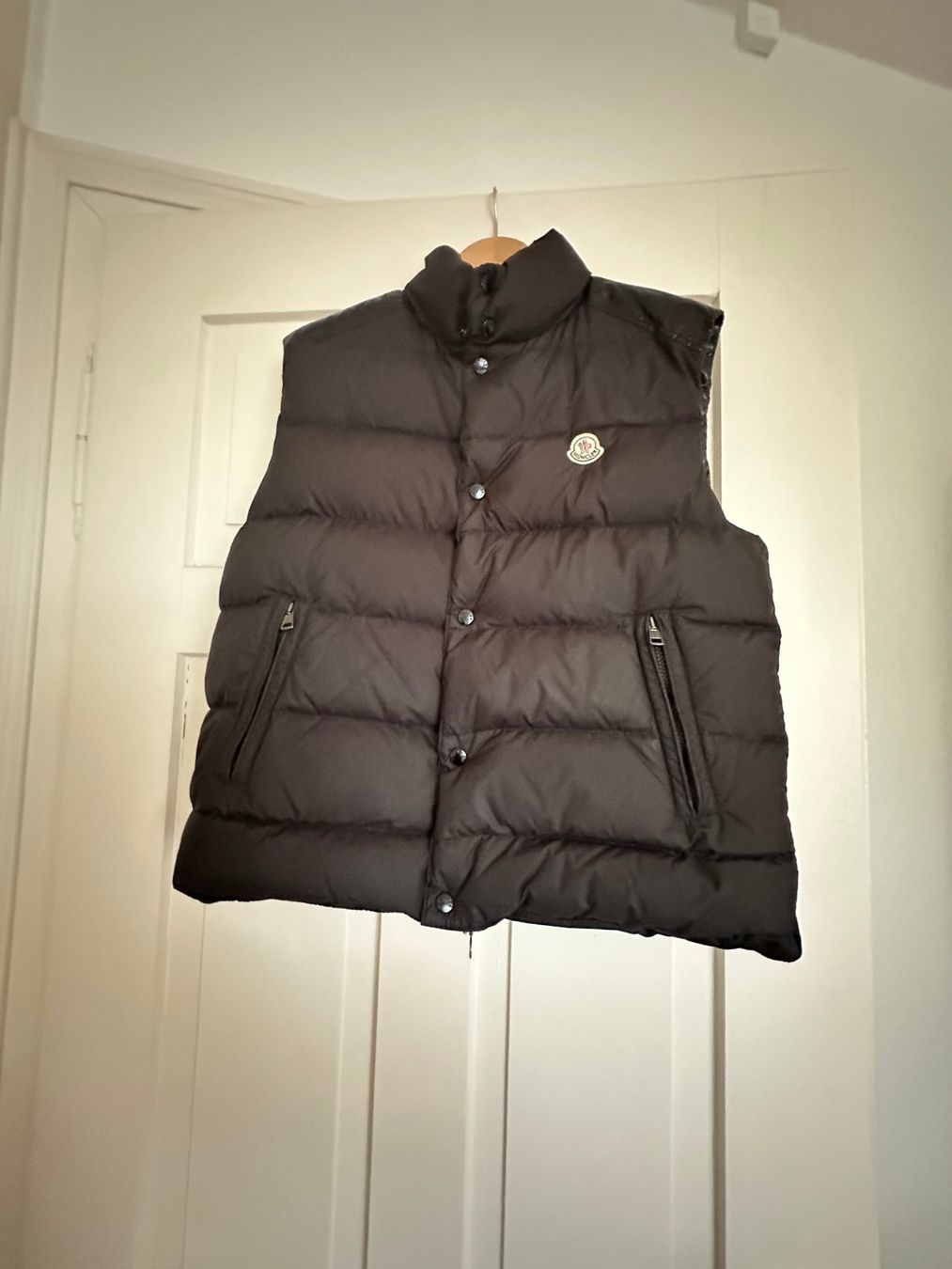 Moncler Gilets & Westen: Moncler Daunengilet – Gebraucht aus Zürich von