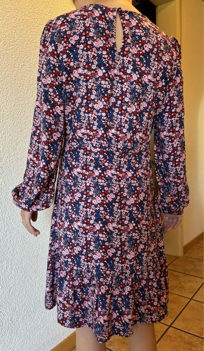 C&A Vestiti: Freizeitkleid C&A langarm Blumenmuster – Nuovo (secondo la descrizione) da Nürensdorf venduto da ali_qyh6 2