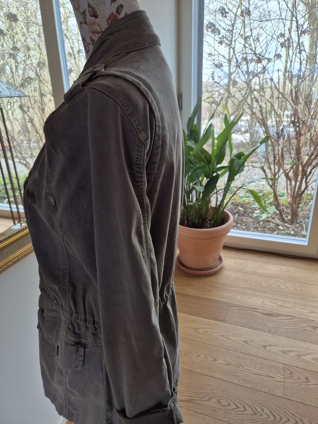 Giacche: Khaki Übergangs Jacke mit Applikation, Grösse 36 – Usato da Opfikon venduto da Annanet 4
