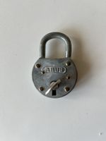 Vintage Vorhängeschloss aus Eisen mit Schlüssel