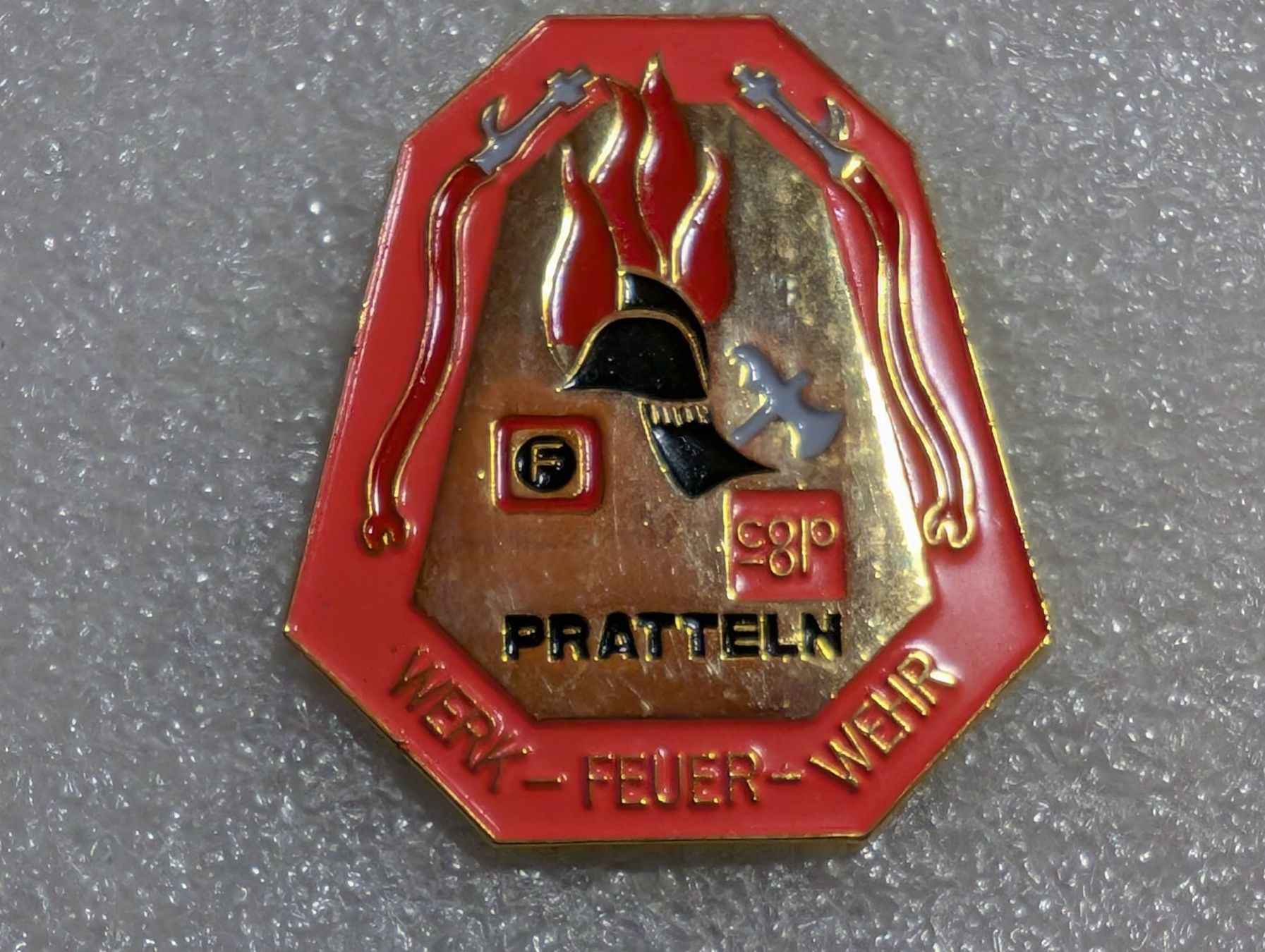 Placchette & Badge: Ansteckbutton 242: Feuerwehr Pratteln – Usato da Oppligen venduto da Pin-Fall-Shop