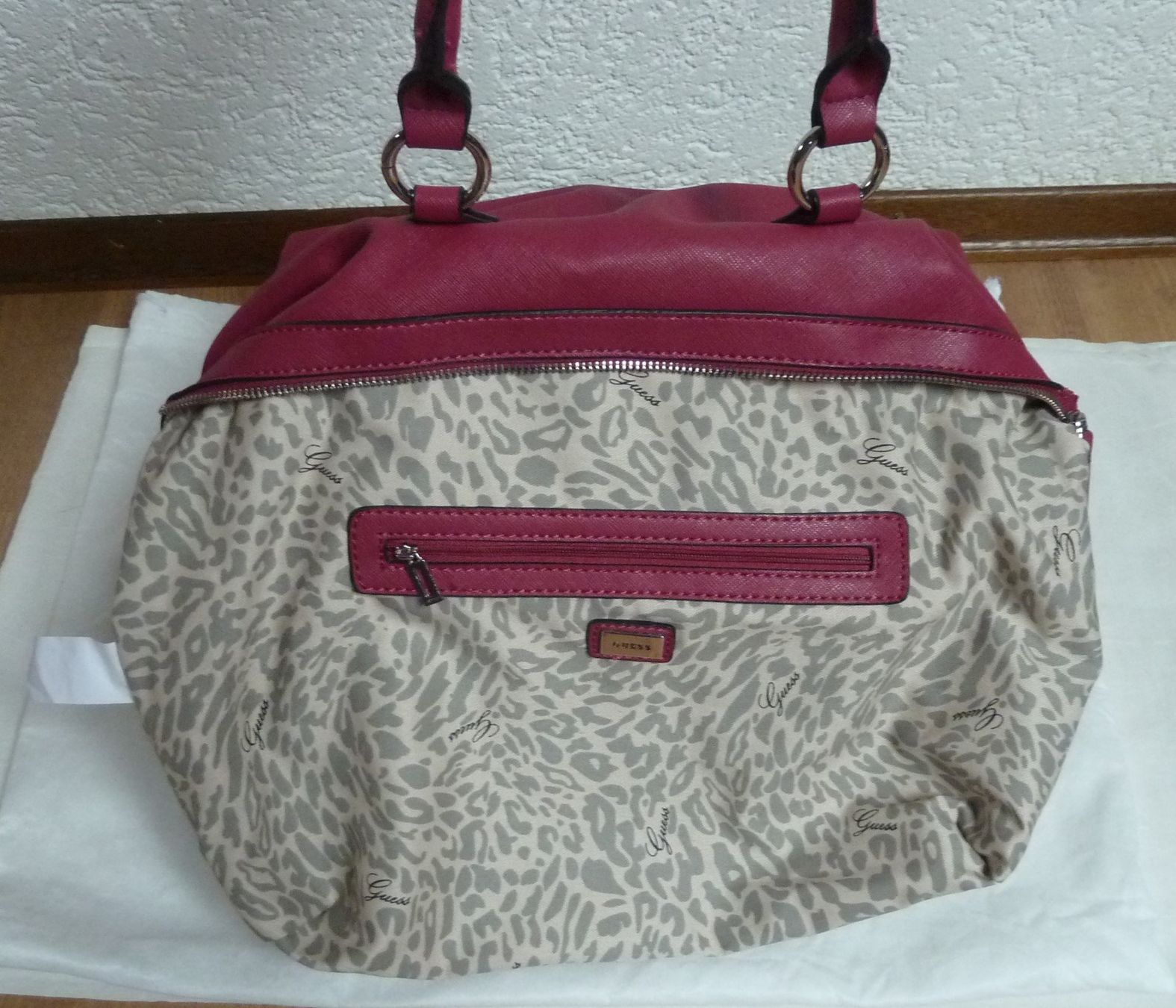 Guess Borse da donna: Authentische Guess-Handtasche. – Nuovo e nell'imballaggio originale da Lamboing venduto da Qtrica 6