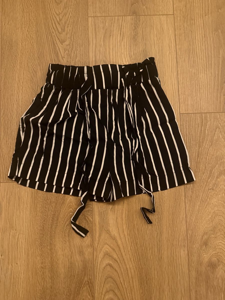 Pantaloni: Kurze Hose gestreift Schwarz Weis  – Usato da Bolligen venduto da lee_orange