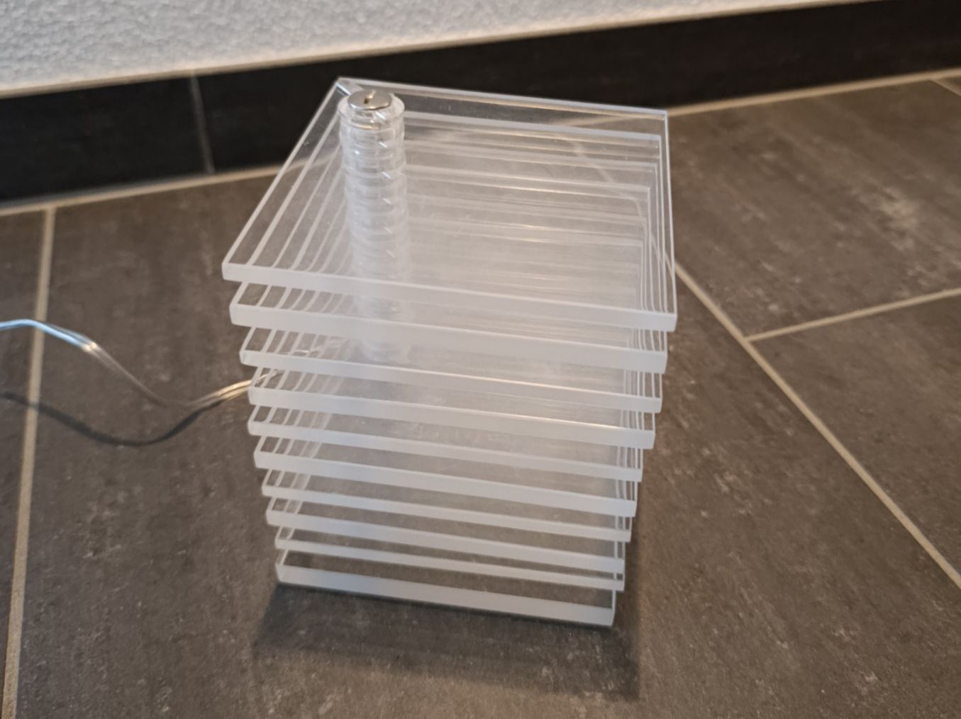 Ikea Lampade: Ikea TYBBLE Plexiglas Tischlampe 2003 – Usato da Wil SG venduto da Donaldus 6