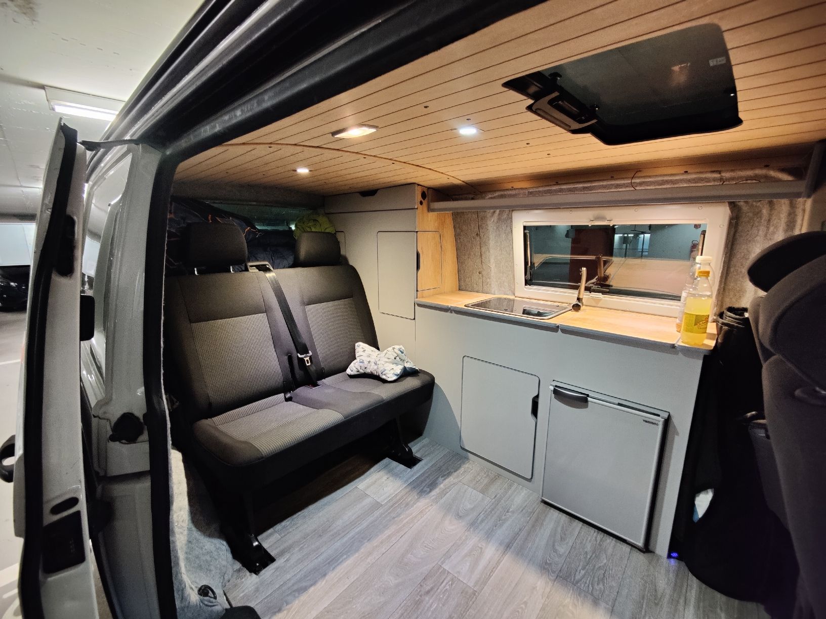 VW Veicoli da campeggio: VW T5 Camper 2.0 TDI 102PS – Usato da Arisdorf venduto da Tam_97