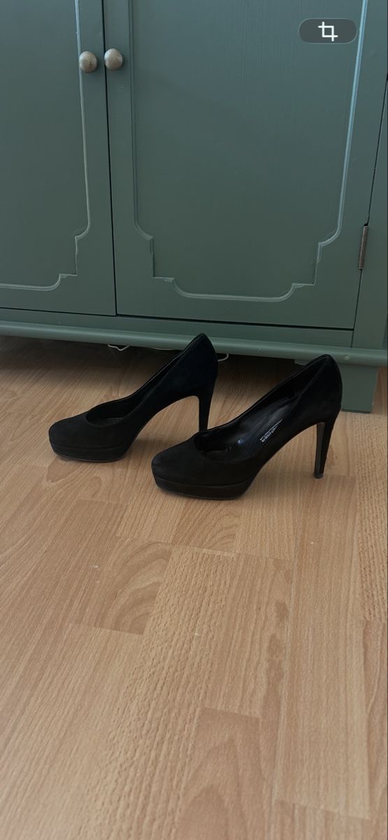 Kennel + Schmenger Scarpe da donna: Kennel & Schmenger  schwarze Wildlederpumps  37 – Usato da Zürich venduto da wil_g8st 1