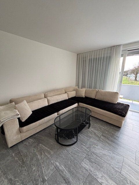 Divani: Ecksofa mit Salontisch – Usato da Fällanden venduto da asl_q9mc