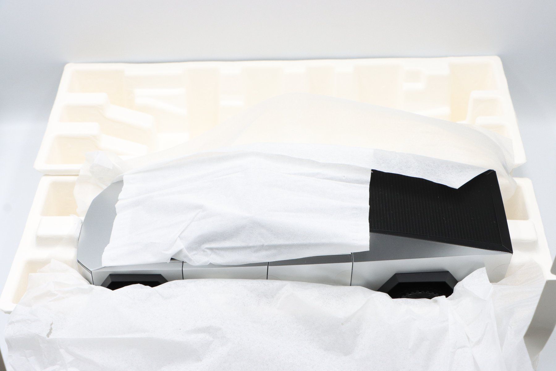 Tesla Modellautos: Tesla Cybertruck 2023 1:18 – Neu und originalverpackt aus Bühl b.Aarberg von modelldiecast 3