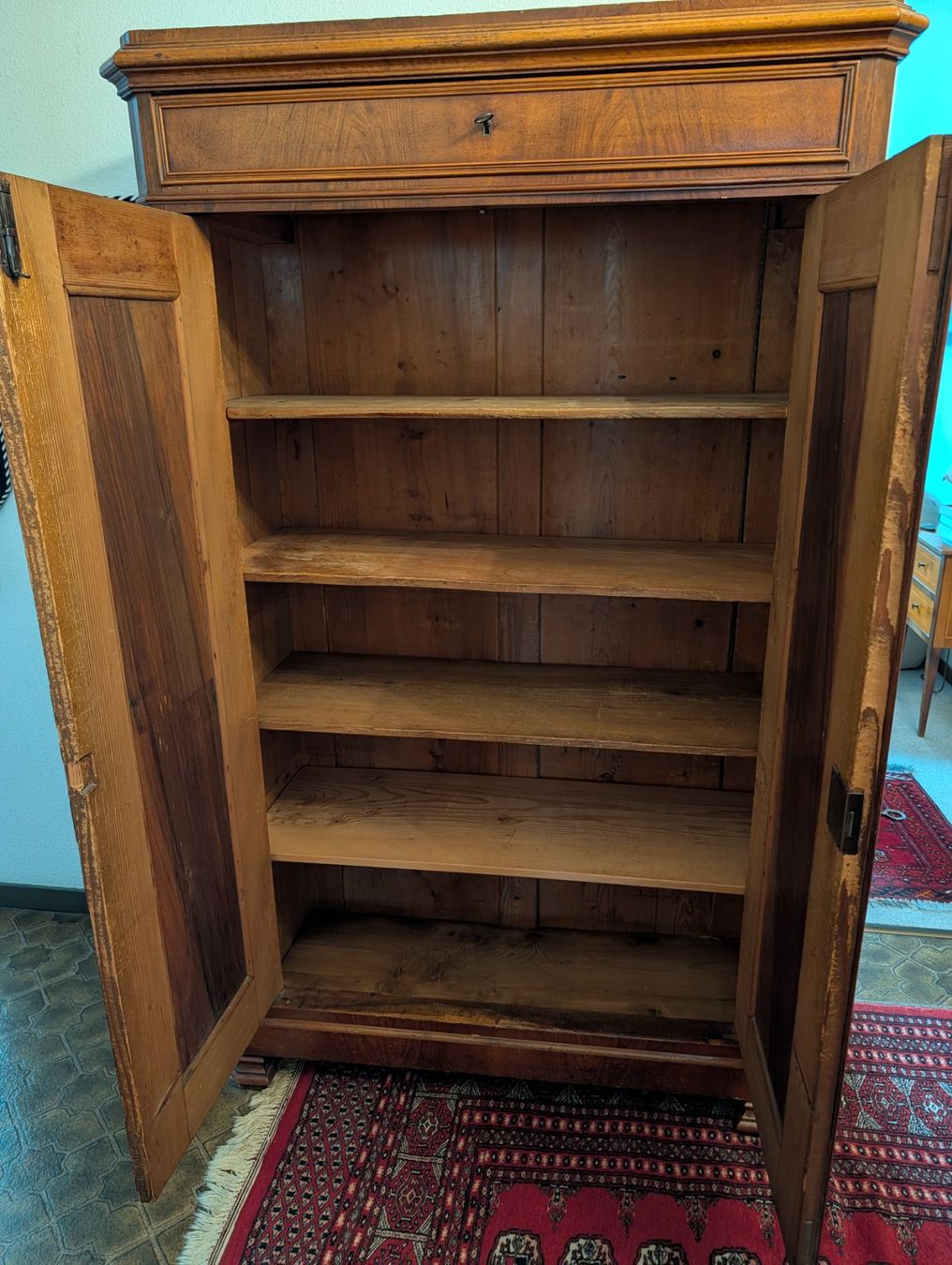 Schränke: Antiker Schrank – Gebraucht aus Basel von irz_5qk6 1