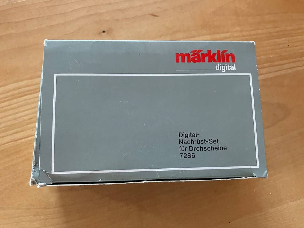 Märklin Modellini di ferrovie: Märklin Digitalsteuerset zu Drehscheibe 7286 – Nuovo e nell'imballaggio originale da Mont Tramelan venduto da Oktober1958