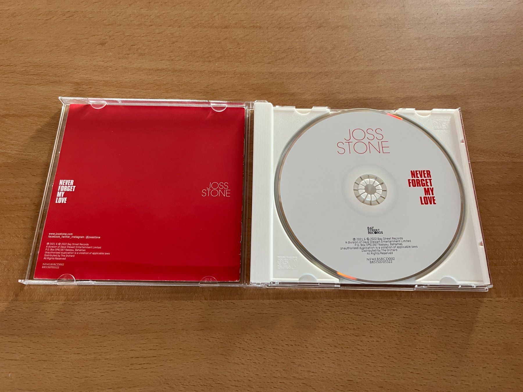 CD: Joss Stone - Never Forget My Love - handsigniert – Nuovo (secondo la descrizione) da Bätterkinden venduto da emmentaler2008 2