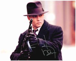 JOHNNY DEPP - *PUBLIC ENEMIES* handsigniert (20x25cm) COA