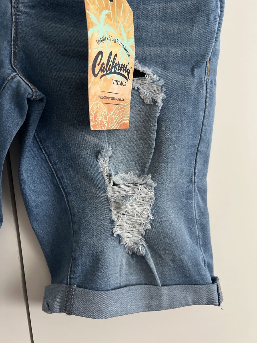 Jeans: Short en jean bleu clair troué taille 34/36 – Nuovo (secondo la descrizione) da Renens VD venduto da sar_bwz5 2