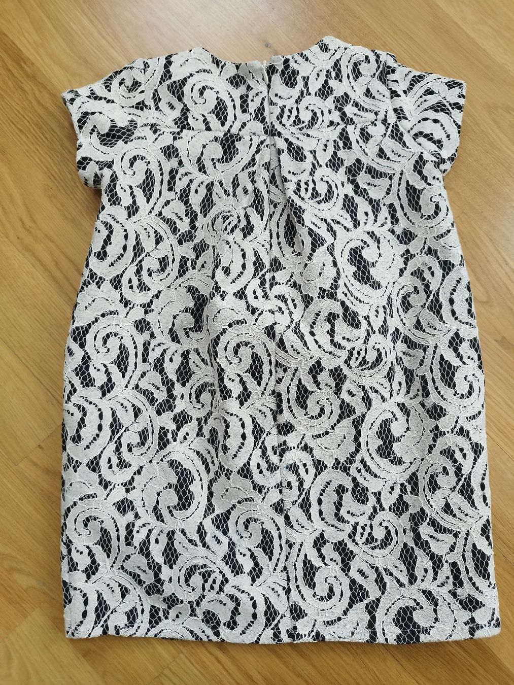 Vestiti & Gonne: robe Lesy taille 6A – Usato da Gland venduto da adi_xw2q 1