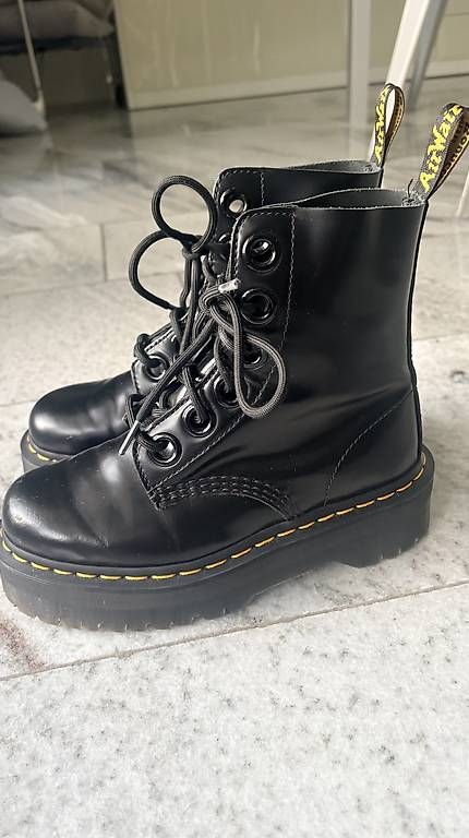 Scarpe da uomo: Dr.Martens  – Usato da Arbedo venduto da MonicaZ01