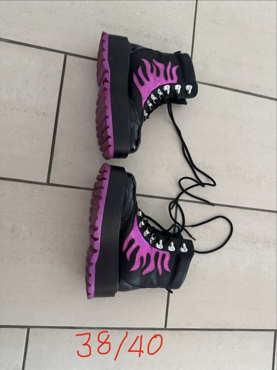 Damenschuhe: Stiefel mit Flammenmuster – Neu (gemäss Beschreibung) aus Bottenwil von NadjaP.