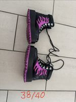 Stiefel mit Flammenmuster