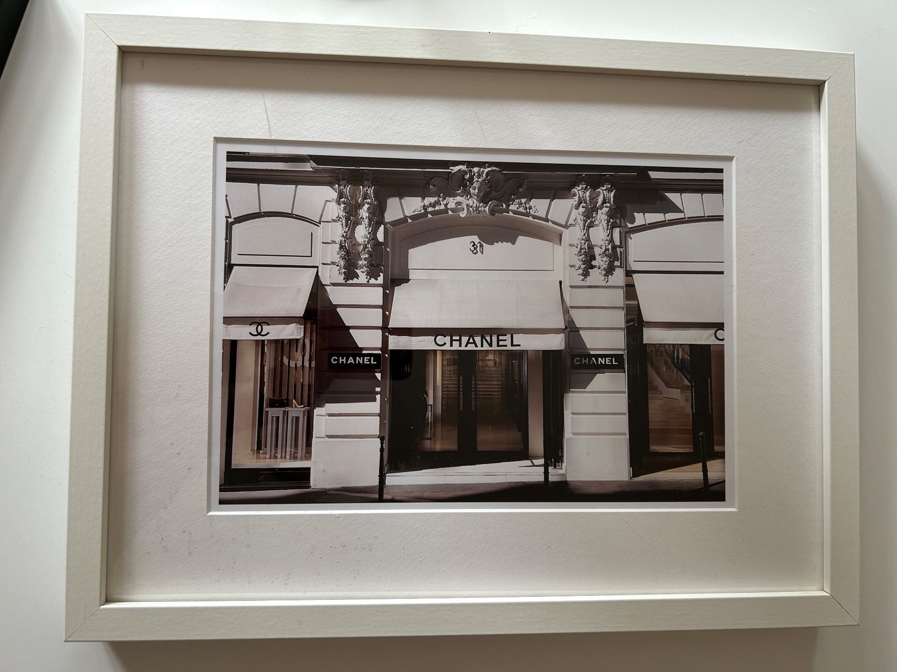 Foto & Immagini: CHANEL Boutique Paris Bild – Usato da Basel venduto da Kuona74