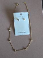 Goldiges Schmuckset mit Herzen und Zirkonia