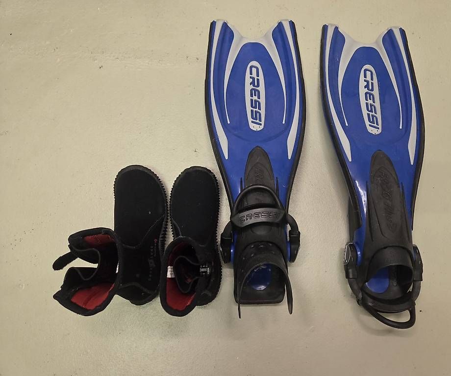 Cressi Pinne, Maschere & Boccagli: Cressi Flossen + Schuhe – Usato da Muri AG venduto da Elias7317 1